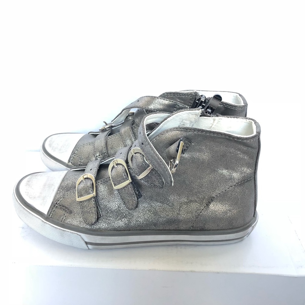 Girls Amiana size 5 | 35 metallic
